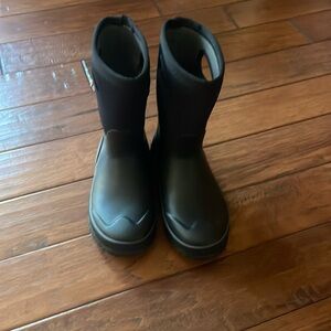 Black Unisex winter/rain Bogs size 3